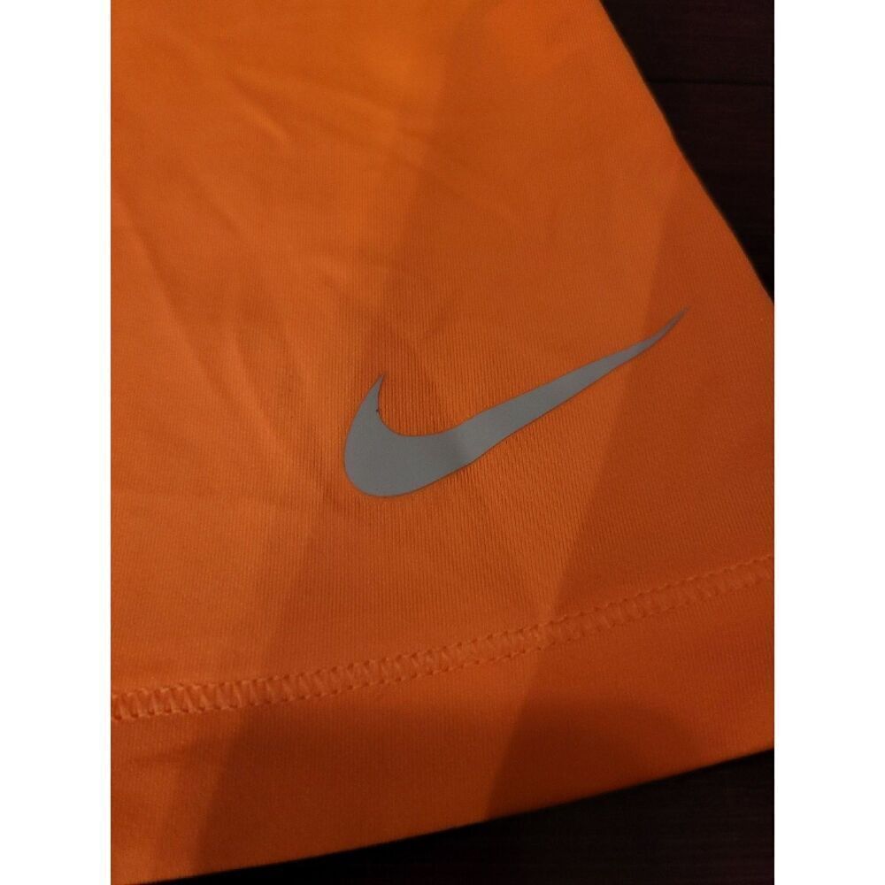 Nike Dri-Fit Tank Medium - Picture 6 of 6